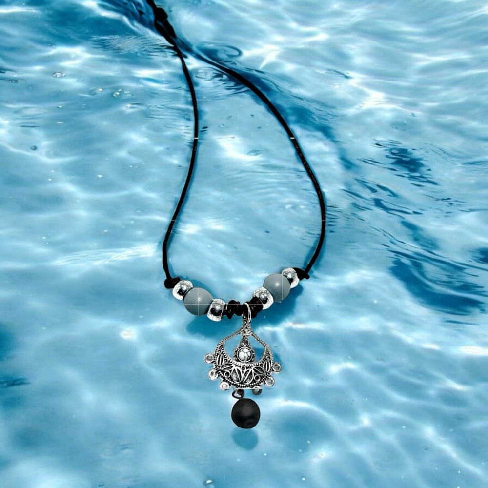 Beautiful Boho necklace from Earthly Bloom